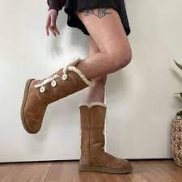 UGG  Bailey Button Triplet Woman Shoes Size 11 - Picture 1 of 7